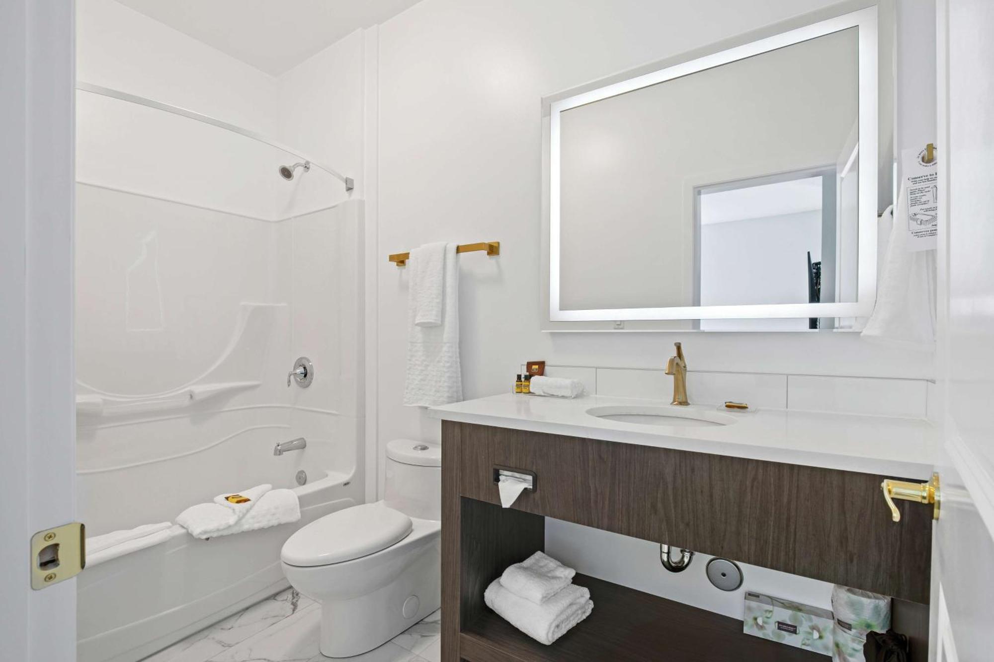Crown Columbia Hotel; BW Premier Collection Trail Екстериор снимка