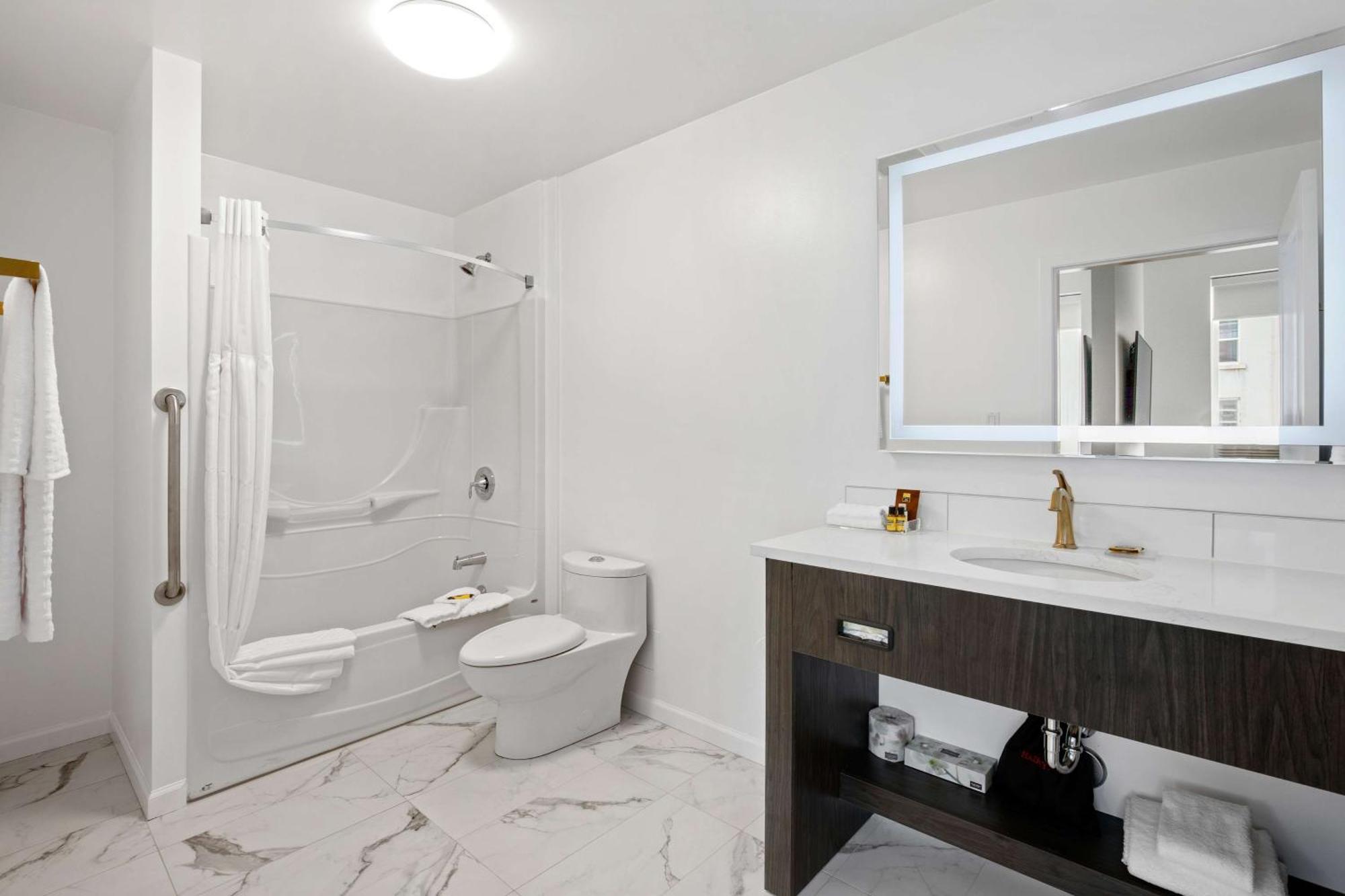 Crown Columbia Hotel; BW Premier Collection Trail Екстериор снимка