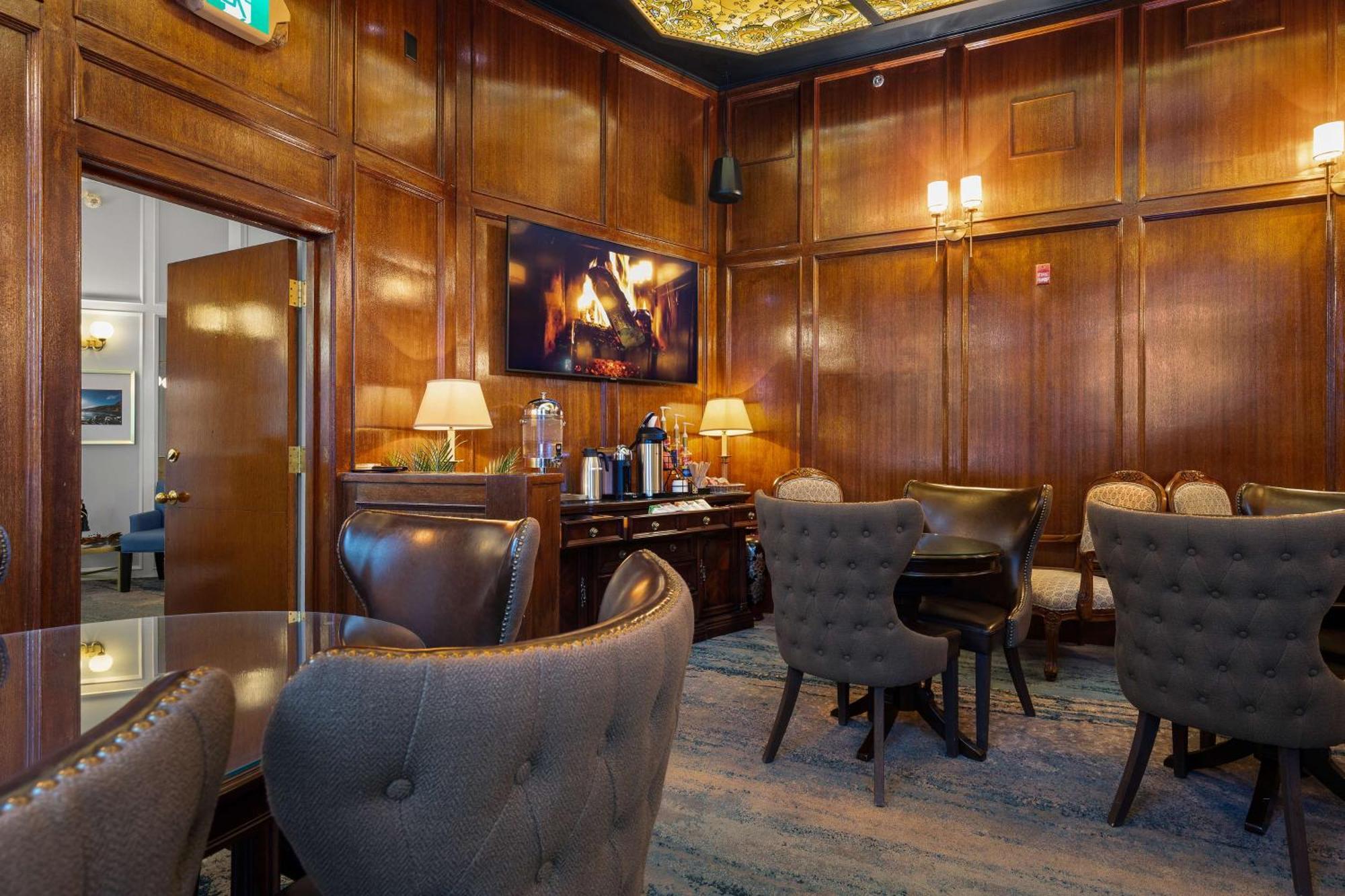 Crown Columbia Hotel; BW Premier Collection Trail Екстериор снимка